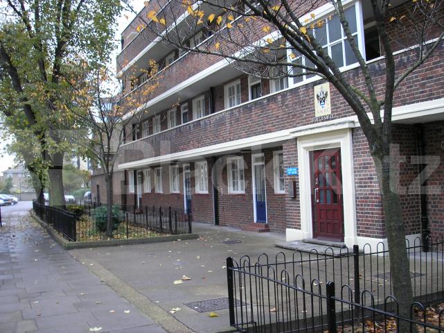 			1 Bedroom, 1 bath, 1 reception Flat			 Queens Terrace, ST JOHNS WOOD NW8